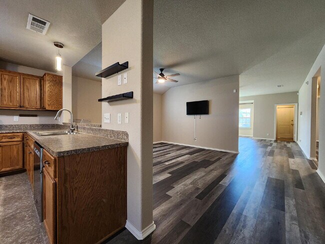 Building Photo - 4633 Stonehaven Dr