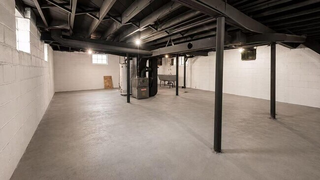 Building Photo - 16631 Woodingham Dr