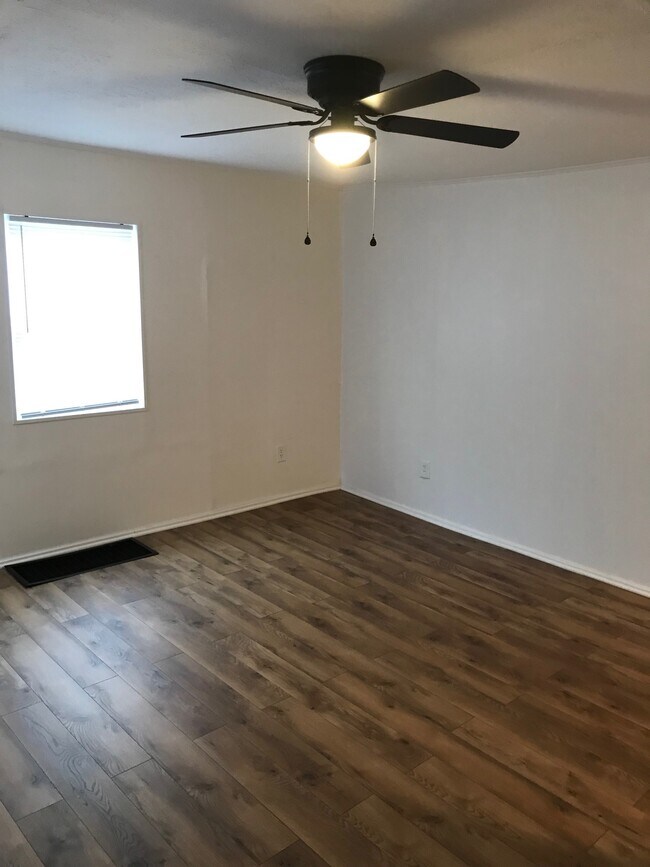 living room - 2618 Meridian St