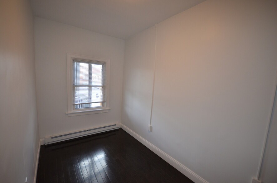 Building Photo - 20 Chelsea St