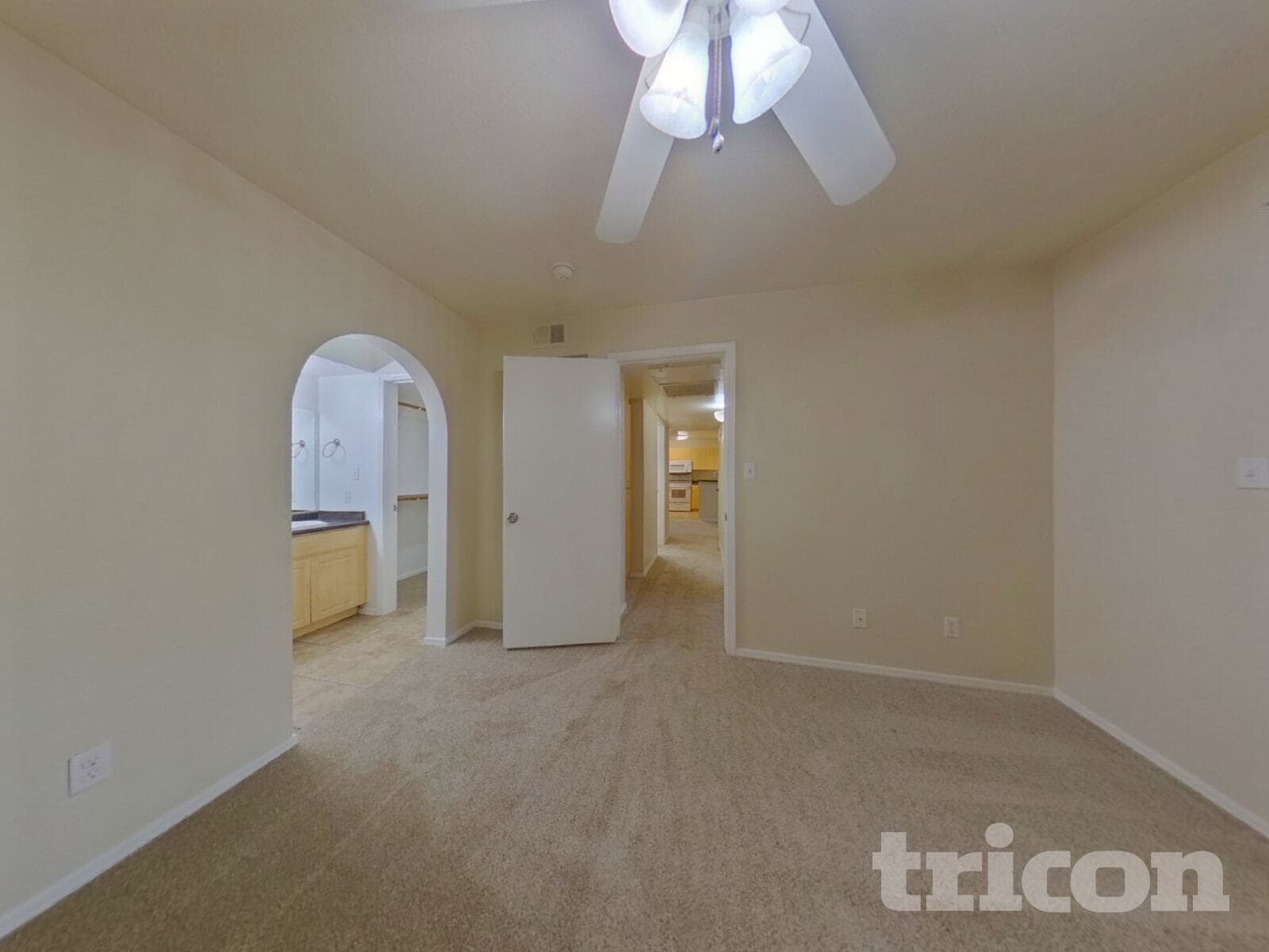 Building Photo - 1880 E Morten Ave