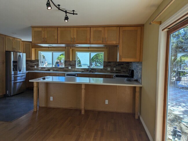 Building Photo - 3 Bedroom 2 Bathroom Home In San Diego