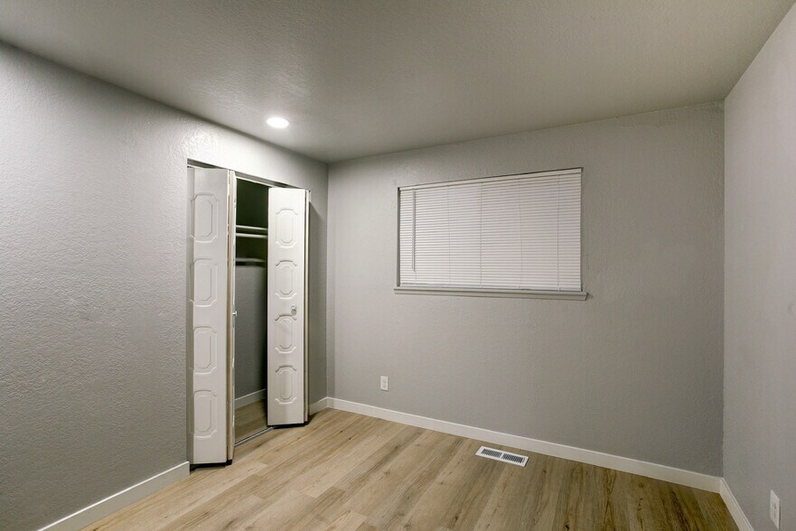 Building Photo - 1806 W 21st Ave