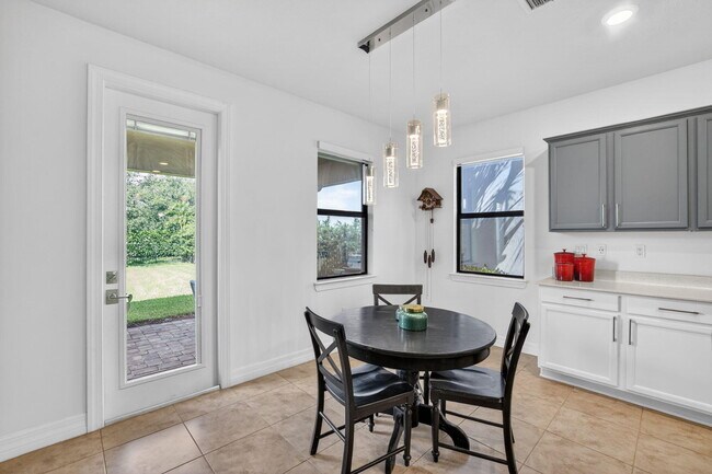 Building Photo - 4651 Pinehurst Trl E