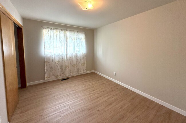 Building Photo - 3 bd Rambler in View Ridge Neighborhood