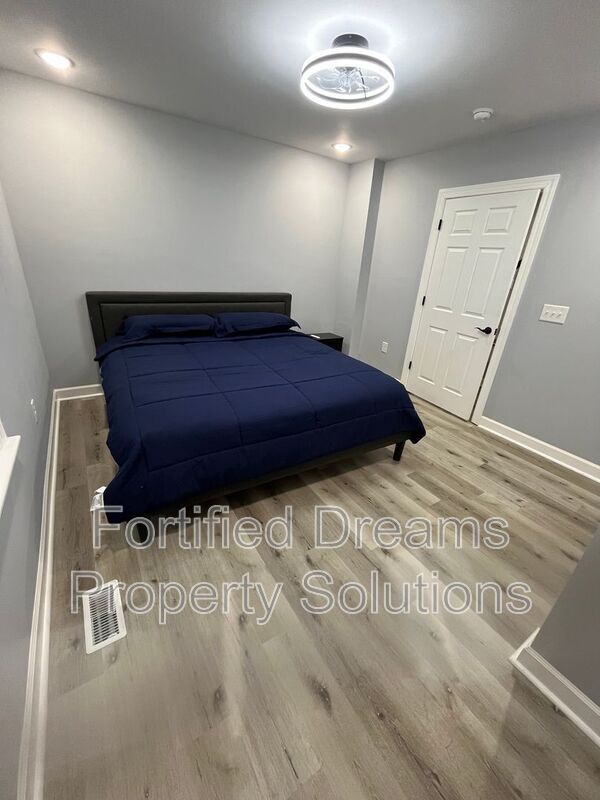 Building Photo - 551 Ridgeway Cir