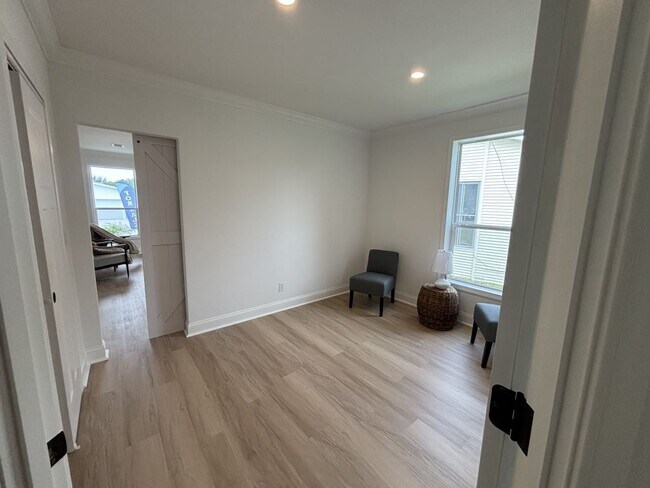 Building Photo - 5805 Mora Pl