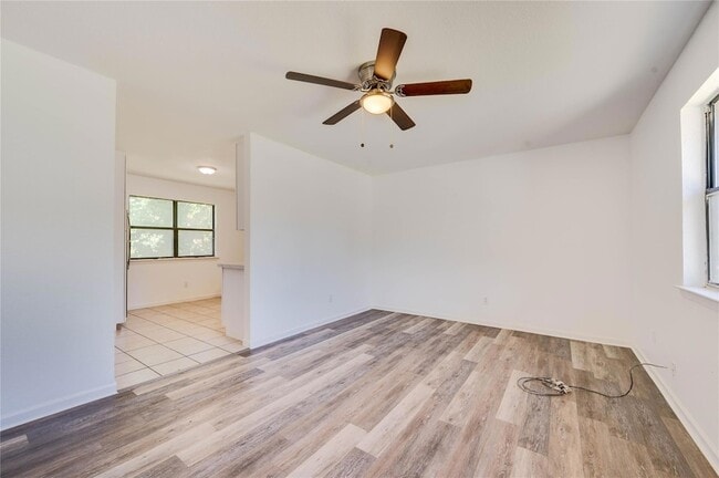 Building Photo - 706 Scenic Dr