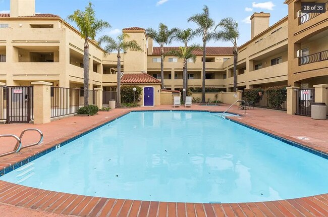 Building Photo - 2 Bedroom 2 Bath Condo in Gated Community ...