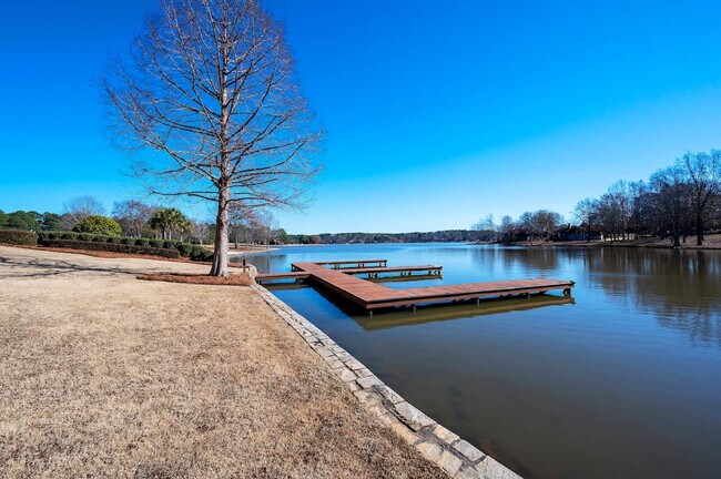 Building Photo - 475 Cuscowilla Dr