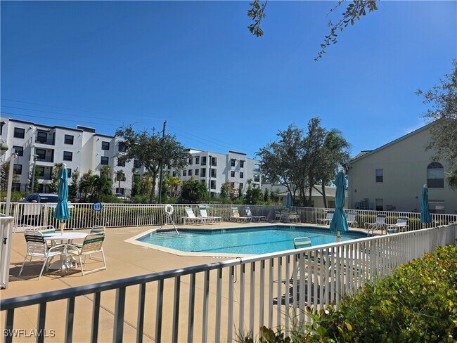 Building Photo - 4940 Cougar Ct S