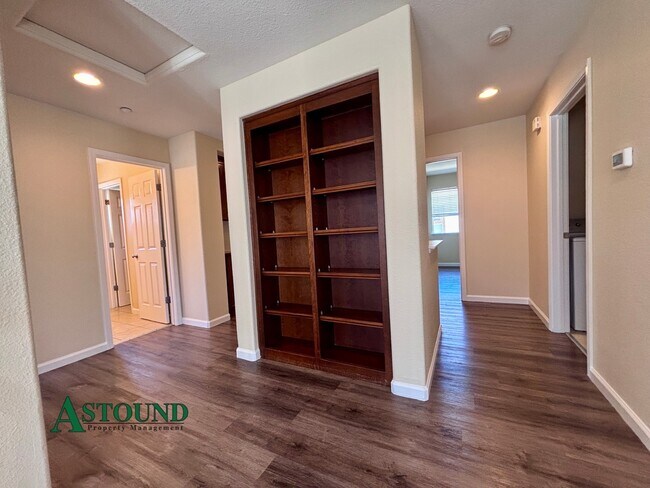 Building Photo - 1268 Picadilly Ln