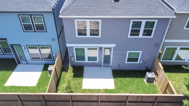Building Photo - 2722 Brown Lk St