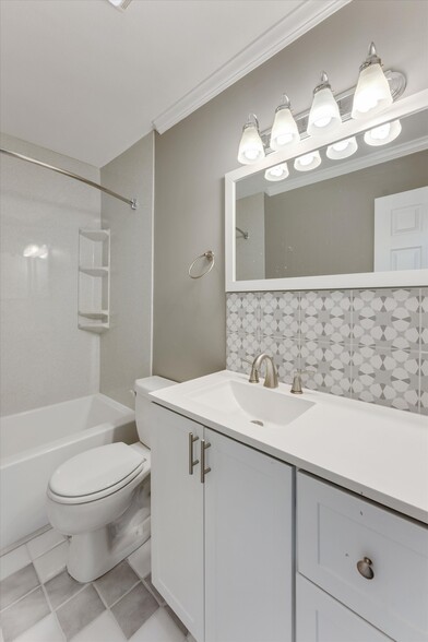 Building Photo - 4841 Stoneybrook Blvd