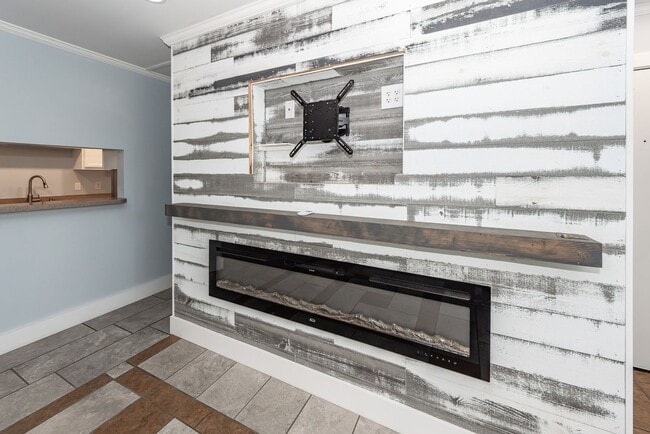 Building Photo - 2 Bedroom, 2 Bathroom Condo in Woodscape - Mt Pleasant