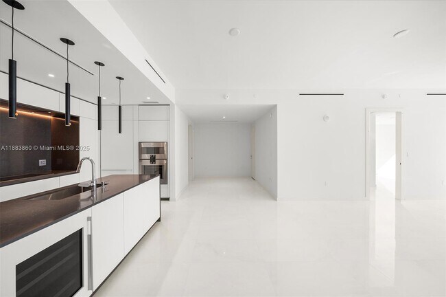 Building Photo - 300 Biscayne Blvd Way