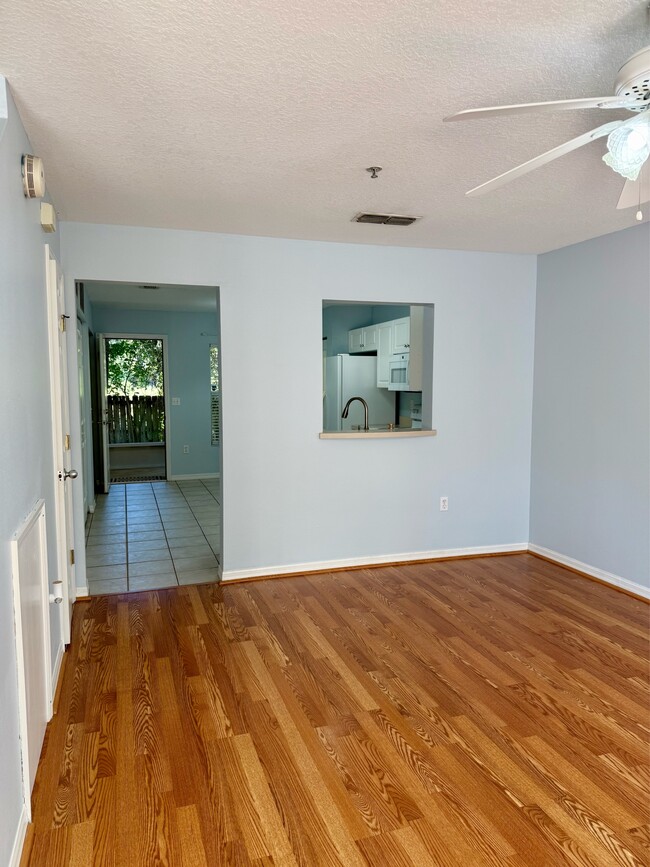 Building Photo - 2636 SW 35th Pl