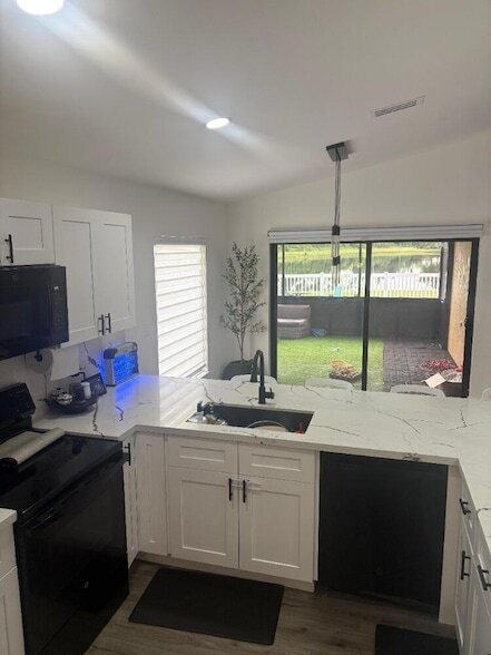 Building Photo - 8520 Tourmaline Blvd