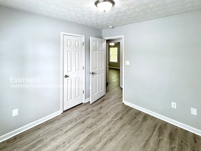 Building Photo - 242 Bridgeport Ln