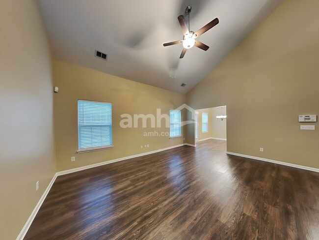 Building Photo - 2010 Cornflower Ln