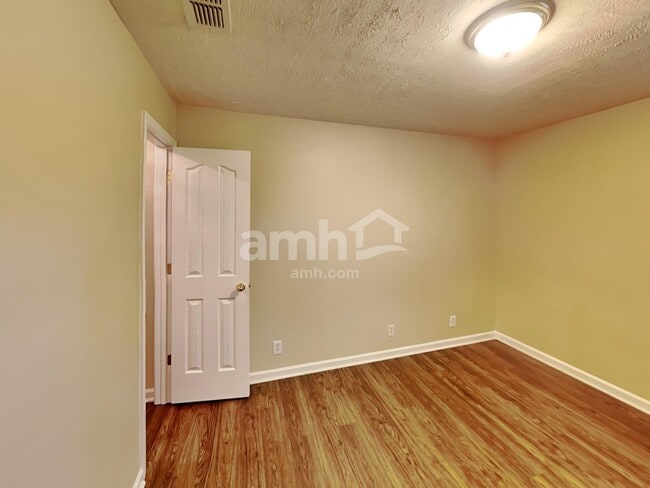 Building Photo - 7827 Rainey Dr