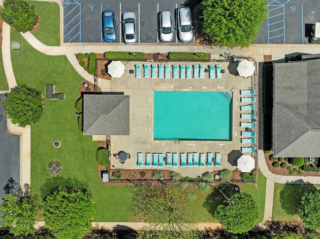 Building Photo - 2 Bedroom 2nd floor Castanza Available in ...