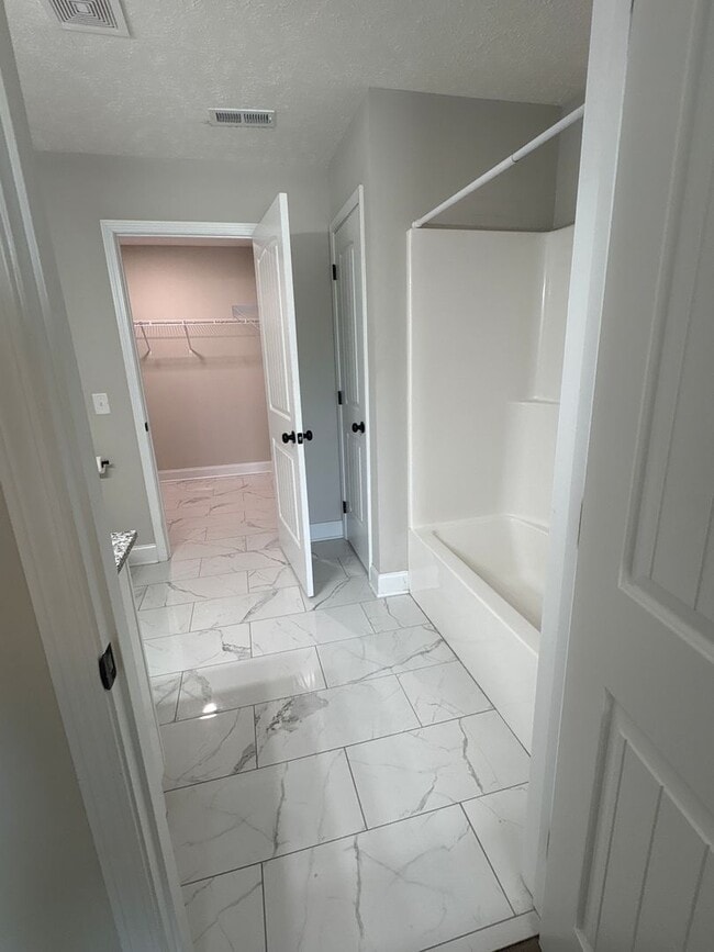 Building Photo - Spacious Duplex with Fenced-In Backyard!