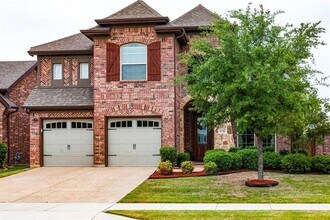 Building Photo - 11516 Round Leaf Dr