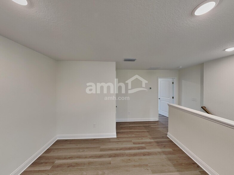 Building Photo - 5709 Oesterle Rd