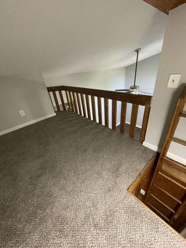 Building Photo - 1 Bedroom Apartment with a Bonus Loft