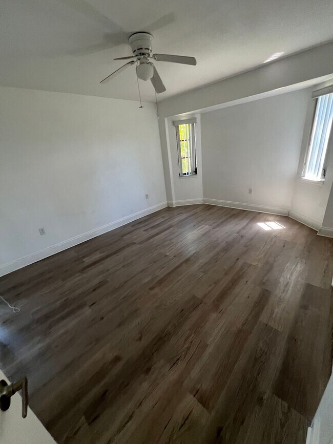 Building Photo - $1,875 ** ANNUAL ** Available 10/15/25 - Newly Renovated ** 3/2 Single Family Home with Oversized...