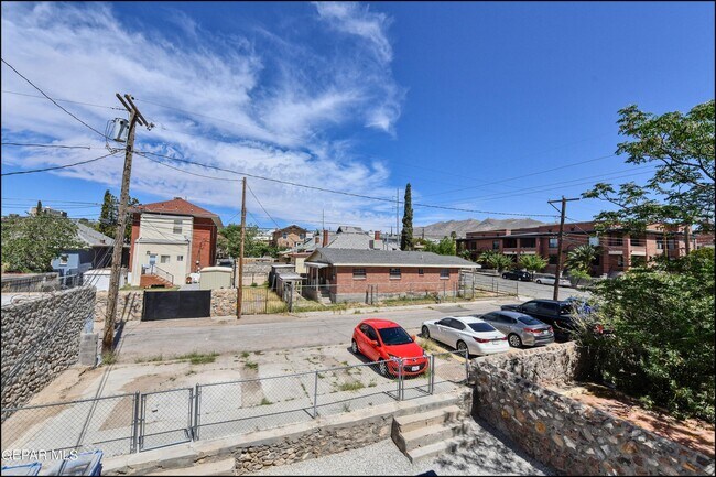 Building Photo - 615 Arizona Ave