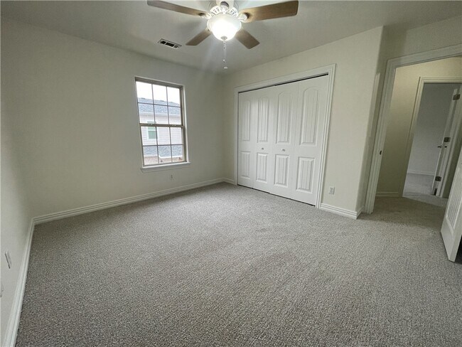 Building Photo - 2814 Vly W Ct