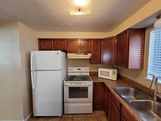 Building Photo - 125 W 1100 N