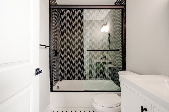 Building Photo - 2638 N 33rd St