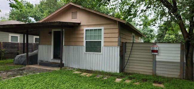 Building Photo - 1111 Vasquez St