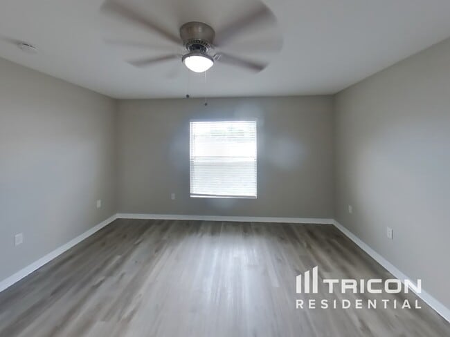 Building Photo - 13001 Fish Cove Dr