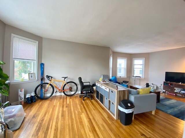 Primary Photo - 10 Athol St