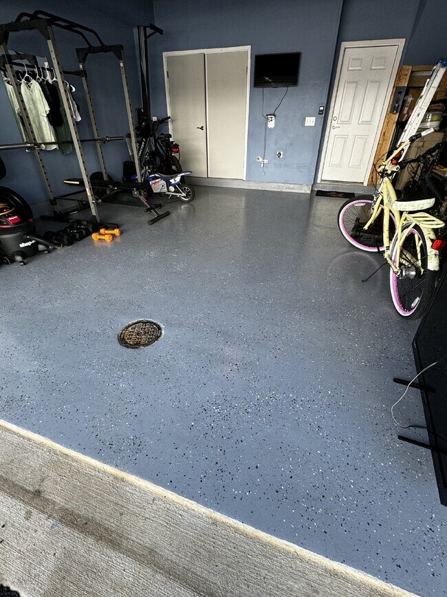 Building Photo - Luxurious 4-Bedroom Townhouse with 3.5 Bat...