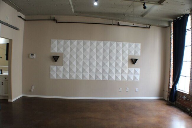 Building Photo - 1122 Jackson St
