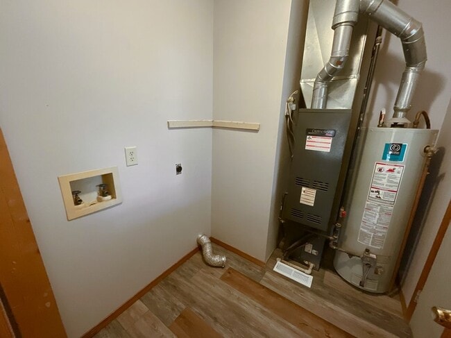 Building Photo - LEASING