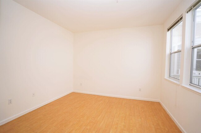 Building Photo - Beautiful & Spacious Condo in Desirable Sunnyvale Location!