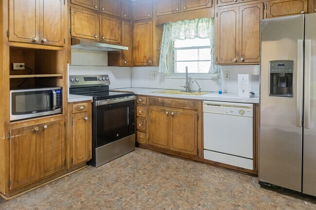 Building Photo - 5039 Winchester Dr S