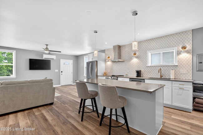 Primary Photo - 1537 W Market St