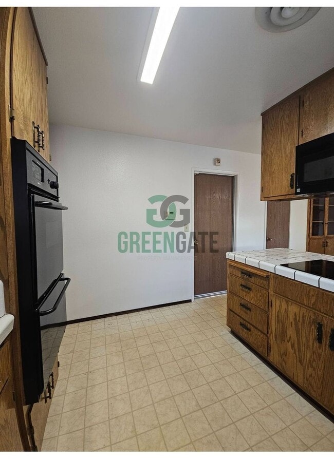 Building Photo - Beautiful 3 BEDROOM 2 BATH HOME IN MODESTO...