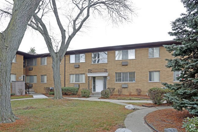 Building Photo - Holiday Manor