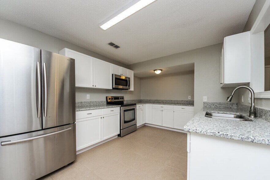 Building Photo - 9801 Red Clover Ave