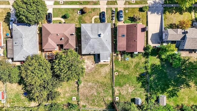 Building Photo - 9319 Aster Ave
