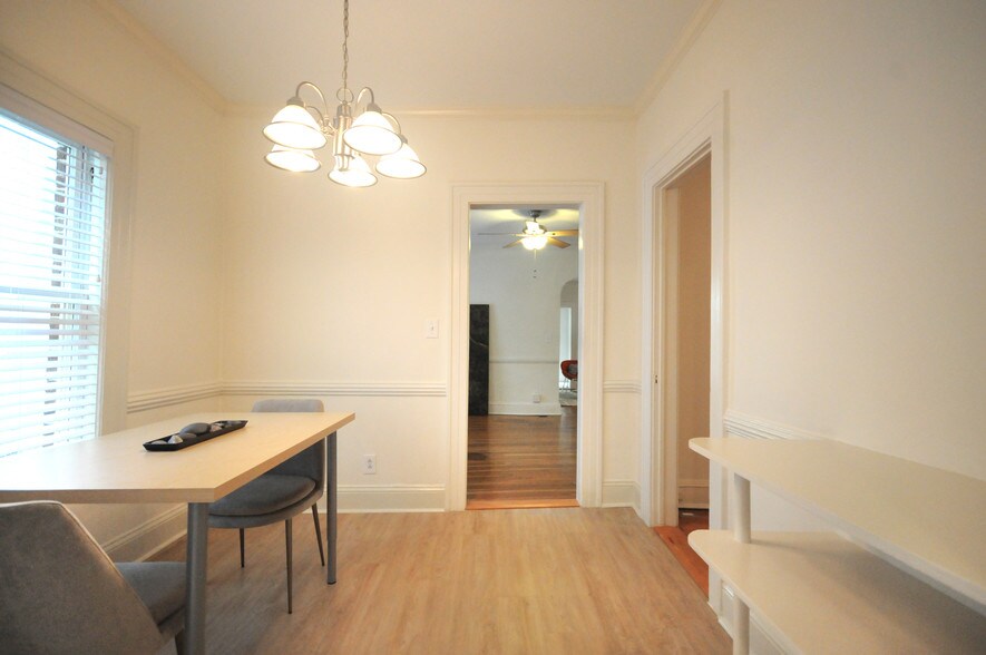 ***AVAILABLE JUNE 1*** - 861 Durant Pl NE