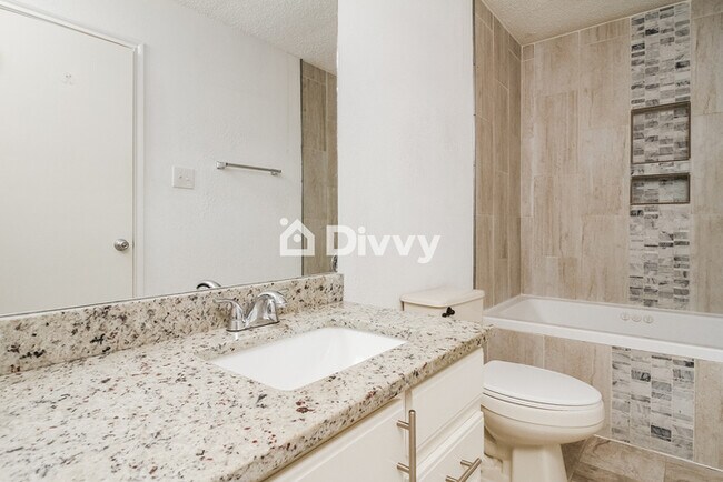 Building Photo - 6614 Honeyridge Ln
